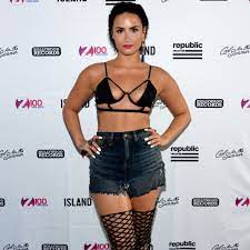 — demi lovato (@ddlovato) sierpień 27, 2015. Demi Lovato S Best Onstage Outfits Of 2015 Popsugar Latina