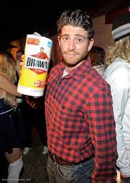 A Plaid Shirt And Rugged Stubble Can Help You Identify As A Brawny Man Clever Halloween Costumes Celebrity Halloween Costumes Easy Halloween Costumes