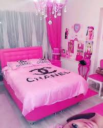 Some teen girls prefer a trendy bedroom with classy furniture and cool decorations for a modern style, while others may want a cozy room with comfortable pieces and simple wall art for a warm look. Pin On Bedroom