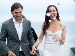 Maybe you would like to learn more about one of these? Former First Daughter Barbara Bush Got Married And Only Invited 20 Family Members Abc News