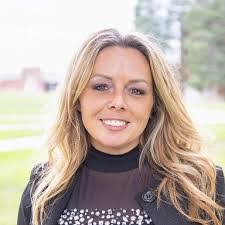 Courtney Pennell's Instagram, Twitter & Facebook