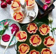 We absolutely love these cute queen of hearts cake pops! Kitchen Ideas Alice In Wonderland Kitchen Tea Ideas
