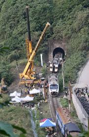 #台鐵408車次、#太魯閣號，今早 7 時 11 分自樹林火車站出發後，原預計 9 點 39 分抵達花蓮火車站，疑似在花蓮秀林鄉的和仁至崇德間車禍後出軌，疑有部分車. Mfntry Dbmfq5m