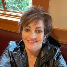 Just did a triple take 🧐 Riley Green