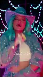 El pelo azul en hombres es menos común que en mujeres, aquí algunos que se decidieron por el cambio: 400 Karol G Ideas In 2021 Latin Artists Celebrities Latin Music