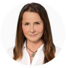 Anna Ozga's Instagram, Twitter & Facebook