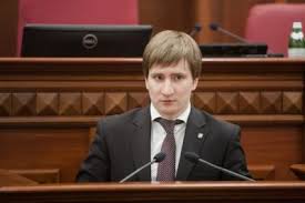 Згідно з цим указом, виданим виконуючим обов'язки президента та голови верховної ради україни олександра турчинова, кмда очолив володимир дмитрович бондаренко. Klichko Zvilniv Svogo Zastupnika Bondarenka Yakogo Pidozryuyut U Falsifikaciyi Diplomu Pro Vishu Osvitu Unian