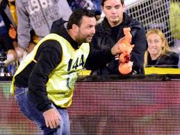 Rosario central's supporters are considered one of the most significant of argentina. Los Hinchas De Central Obligaron A Parar El Partido Por Una Particular Cargada A Newell S