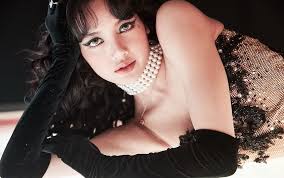 Lisa và những lần rẽ tóc mái, hé lộ vầng trán sân bay: Visual liệu có còn  xinh đẹp như búp bê?