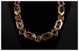 It was during this period that coco chanel introduced costume jewelry to complete the costume. Vintage Costume Jewelry Through The Decades