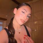 Phoebe Jacobson's Instagram, Twitter & Facebook