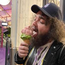 Miscut cards in Temur Roar deck, common issue?