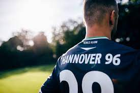 Das sondertrikot von hannover 96 zum 125. Hannover 96 Einzigartiges 96 Rot Die Neuen 96 Trikots Sind Da
