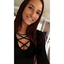 Amanda Mealer's Instagram, Twitter & Facebook