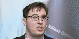 Karácsony gergely hangsúlyozta, zöld és baloldali programmal indul, amely egyszerre van tekintettel azokra, akik a világvége miatt, illetve azokra, akik a hónap vége miatt aggódnak. Karacsony Gergely Mindenkit Becsapott A Pillango Parkkal