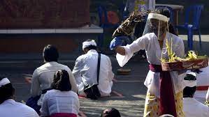 Hari raya idul fitri sebentar lagi akan menyapa. Suasana Perayaan Hari Raya Saraswati Di Bali