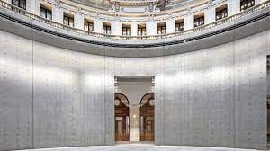 The bourse de commerce is a historical monument in paris, a former wheat market from the 18th century, transformed into the stock exchange in the 19th century, now completely restored since it's last life as corporate offices. A Paris Visite En Primeur De La Bourse De Commerce Pinault Collection L Echo