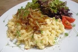 Cremige Kasespatzle Mit Rostzwiebeln Von Artshy Chefkoch Cremige Kasespatzle Rostzwiebeln Rezepte