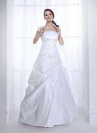 Oft kommen tüll, satin, spitze, organza, taft und mikado zum einsatz. Taft Brautkleid A Linie Kleiderfreuden
