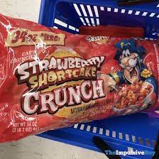 Who's got that delicious berry crunch? Spotted Cap N Crunch S Strawberry Shortcake Crunch Cereal The Impulsive Buy