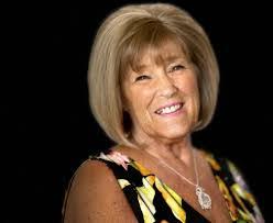 Elaine Hurd's Instagram, Twitter & Facebook