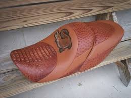 alligator bob s custom motorcy adli kullanicinin custom motorcycle seats by alligator bob 847 265 9378 cst panosundaki pin motosikletler
