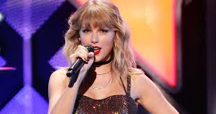 I love taylor swift's album fearless, and she is reportedly making a new one right now! Taylor Swift Announces Fearless Rerecording On Gma