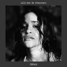 LILI-ANN DE FRANCESCO NOUS DÉVOILE AUJOURD'HUI SON NOUVEL EP INHALE