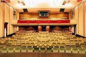 Mit eigenem ensemble, richtigem spielplan, theaterkneipe und allem drum und dran. Mein Zweites Zuhause Inherne