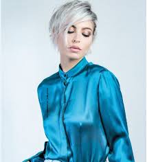 Il colore capelli castani è un must della primavera/estate 2021, variegato, multisfaccettato e incredibilmente accattivante. Tendenze Capelli Tagli Colore E Styling Per La Primavera Estate Vanity In Milan