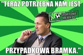 A były selekcjoner jerzy brzęczek śmieje się w głos, siedząc przed telewizorem. Memy Polska Slowacja Artykuly Wolbrom Nasze Miasto