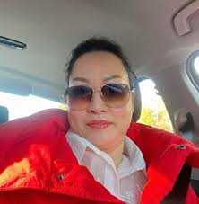 Rất nhiều khán giả hỏi Hồng Đào khi nào phim Chị Dâu được chiếu ở Mỹ, ở Úc,  ở Châu Âu... Biết bà con ở xa mong chờ, cả nhà mấy chị