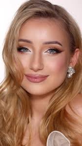 Każda Panna Młoda jest inna👰🏼, każda ma swoją historię, marzenia i wizję  tego, jak chce wyglądać na swoim ślubie💍. Każdy makijaż tworzę z pełnym  zaangażowaniem, dbając o każdy detal, byś czuła się ...