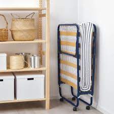 Il s'agit d'une table de lit toute simple qui. Lit Pliant Ikea Avis Sur Les Modeles Disponibles Chez Ikea