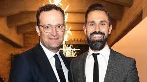 Jens Spahn: Chat-Protokolle belegen, dass Spahns Ehemann Daniel Funke von  Maskendeals wusste