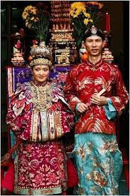 Masyarakat baba dan nyonya dikenali sebagai kaum peranakan, mereka adalah golongan minoriti berasal dari melaka. Asal Usul Baba Dan Nyonya Segolongan Keturunan Kaum Cina Yang Unik Kedudukannya Di Kalangan Kaum Cina Yang Terdapat Di Culture Malacca Chinese Folk Art