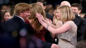 Kirsten dunst (left) and jesse plemons in 'fargo.' they met while filming the show before their romance blossomed. Kirsten Dunst Spotted Getting Close With Her Fargo Co Star Jesse Plemons After Garrett Hedlund Breakup Entertainment Tonight