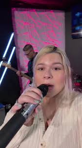 Canadian Pregnant Singer Church