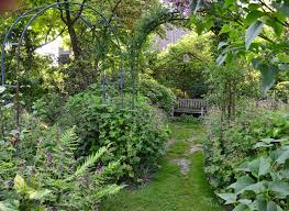 Le Jardin Des Lianes Un Jardin Remarquable Du Pas De Calais Jardins Idees Jardin Arbustes A Fleurs