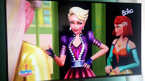 La la magia esiste davvero quando si crede in noi stessi, per cui alla fine barbie, le flaires ed alice riescono a salvare l'atelier con una nuova collezione. Barbie E La Magia Della Moda Clip Ita Youtube