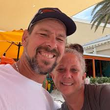 Who is racing in the $5000 outlaw F8 race?