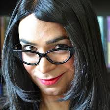 Liz Summers's Instagram, Twitter & Facebook