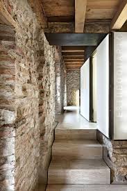 Interior Design Architecture Stones Le Case Di Elixir L Interior Design S E Fatto Rivista Elixir In 2020 Architecture Stone Houses Interior Architecture Design