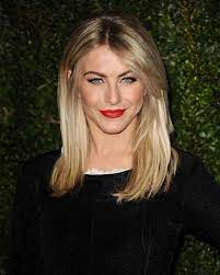 Bob frisur mit schrägem pony. Halblange Haare Gestuft Mit Schragem Pony Frisuren Schulterlang Mittellange Haare Schulterlange Haare Gestuft