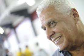 Clubes cariocas homenageiam Roberto Dinamite nas redes sociais