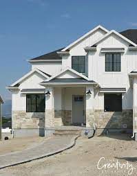 Fotos im projekt modern farmhouse with stone exterior. How Modern Farmhouse Exteriors Are Evolving