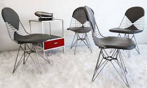 Color differs between the two as well. A Beginner S Guide To Investing In Vintage Mid Century Modern Furniture Home