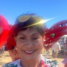 Beth Luciano's Instagram, Twitter & Facebook