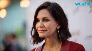 The two met in 1996 and got married in 1999. Courteney Cox S Does Perfect David Schwimmer Impression Youtube