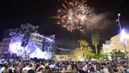 המסך הלבן, דף צ'ונקי, רגל סברס שמארחים את קוסטה קפלן, ושאזאמאט שמארחים את טדי נגוסה. Uo56h4eqohqodm